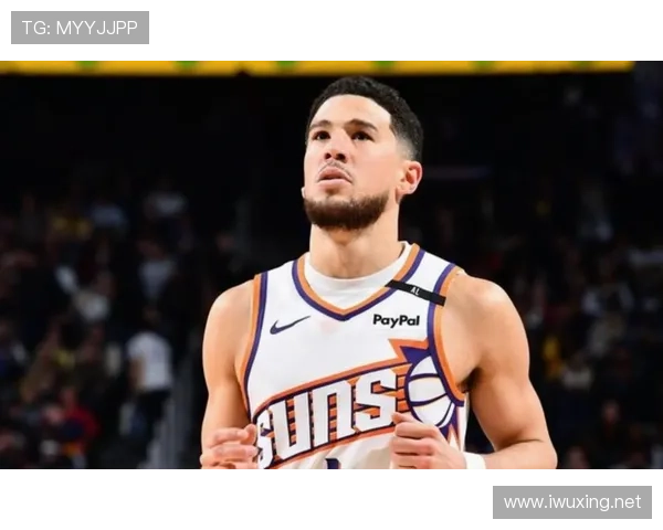 德文·布克无球掩护频繁拉开空间助太阳提升关键时刻得分效率